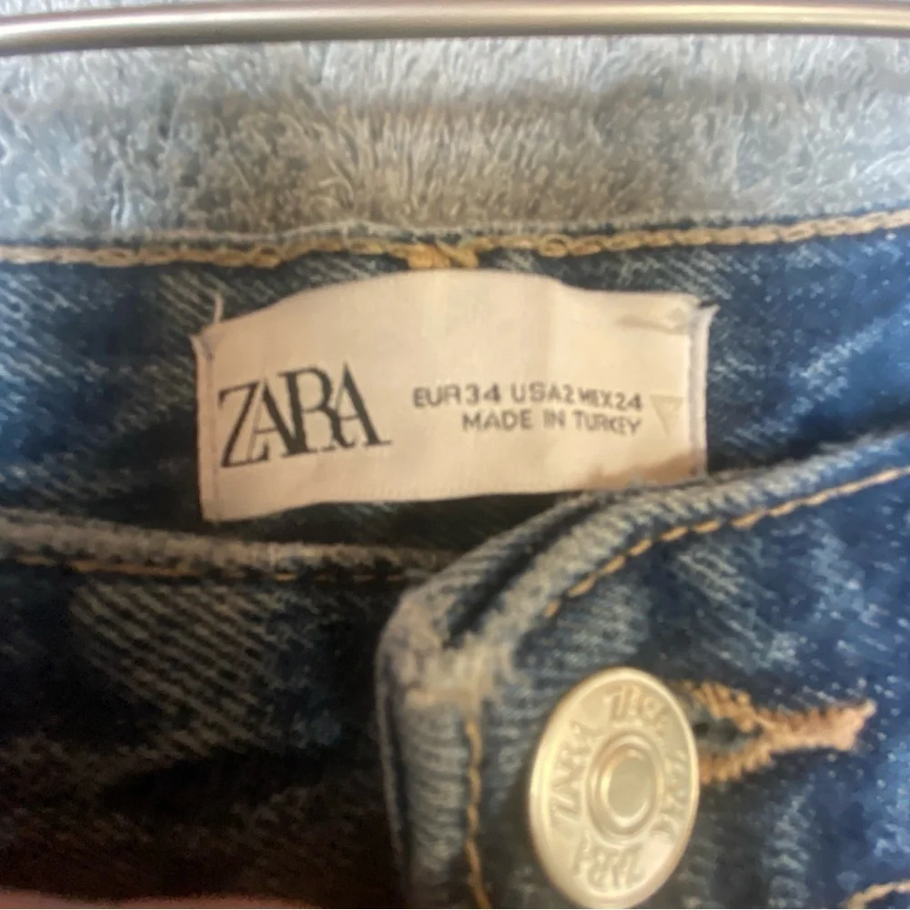 Zara High Waist Wide Leg Size 2 Leg 33 Inseam (Long) Medium Wash Faded Jeans - Picture 3 of 10